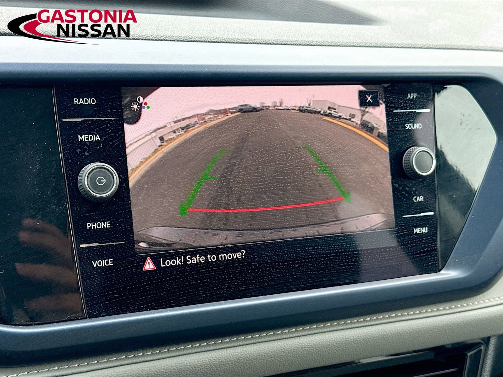 Used 2024 Volkswagen Taos SE image 17