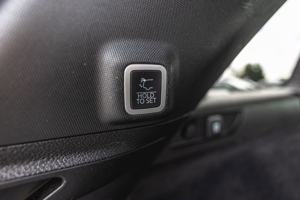 Used 2023 Jeep Grand Cherokee Overland w/ Rear Seat Video Group I AWD/4WD image 38