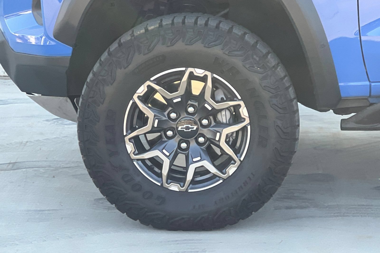 Used 2026 Chevrolet Colorado ZR2 w/ Technology Package AWD/4WD image 36