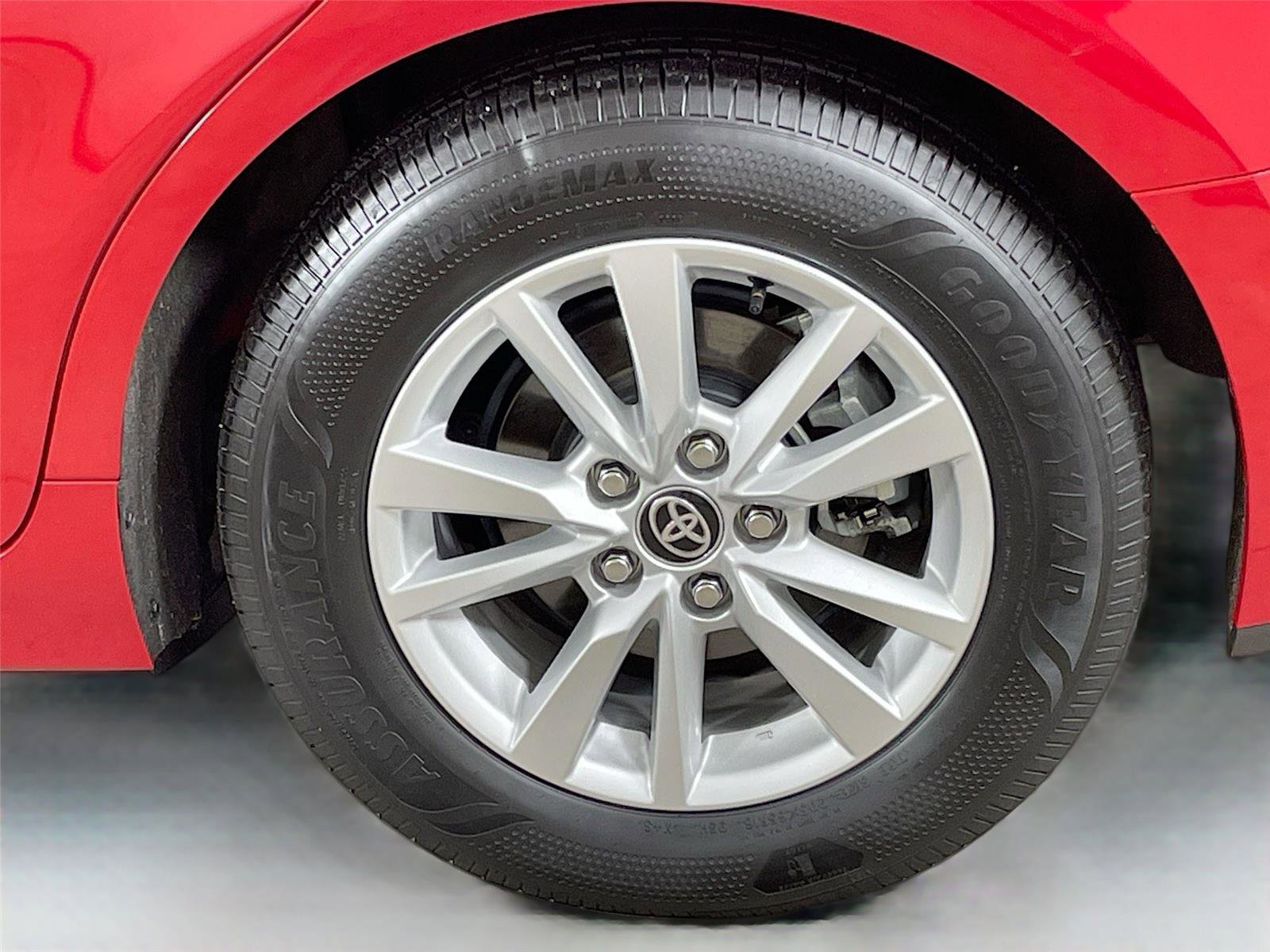 Used 2025 Toyota Camry LE image 31