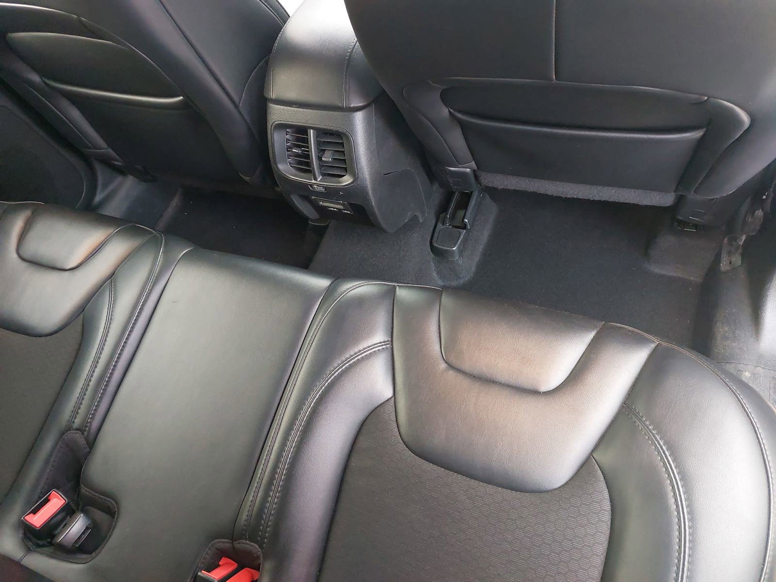 Used 2020 Jeep Cherokee Latitude Plus image 12