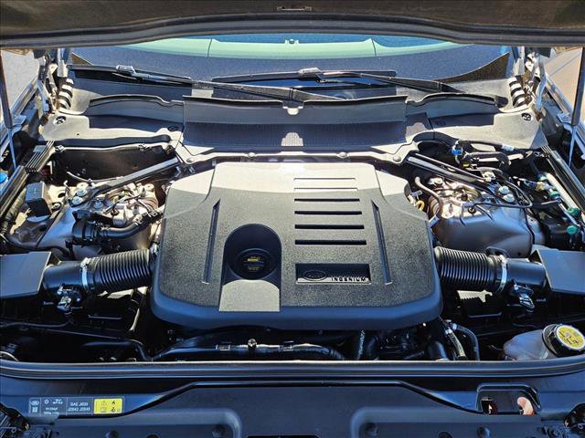 Used 2024 Land Rover Discovery Metropolitan Edition image 24