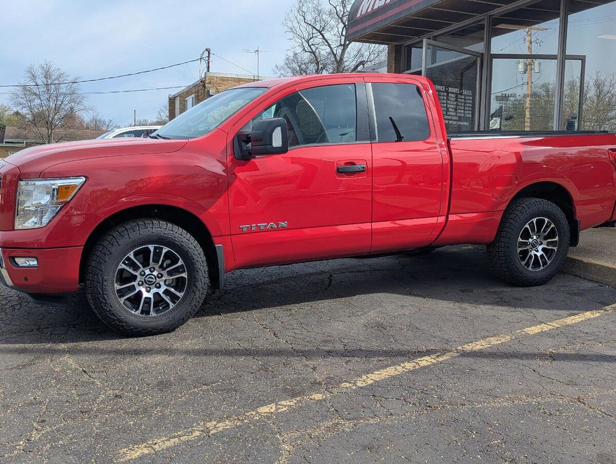 Used 2024 Nissan Titan SV w/ SV Utility Package image 3