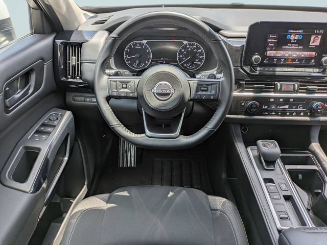Used 2025 Nissan Pathfinder SV FWD image 20