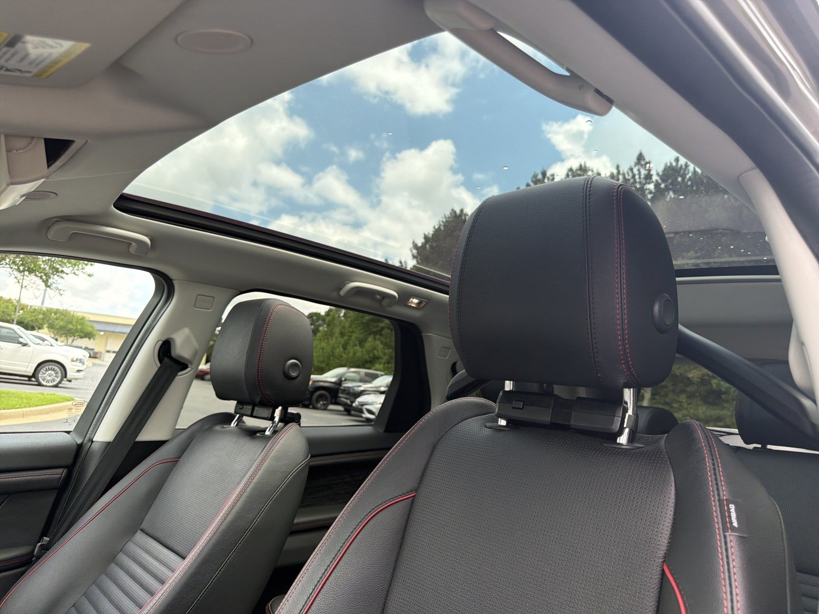 Used 2022 Land Rover Discovery Sport SE R-Dynamic AWD/4WD image 24