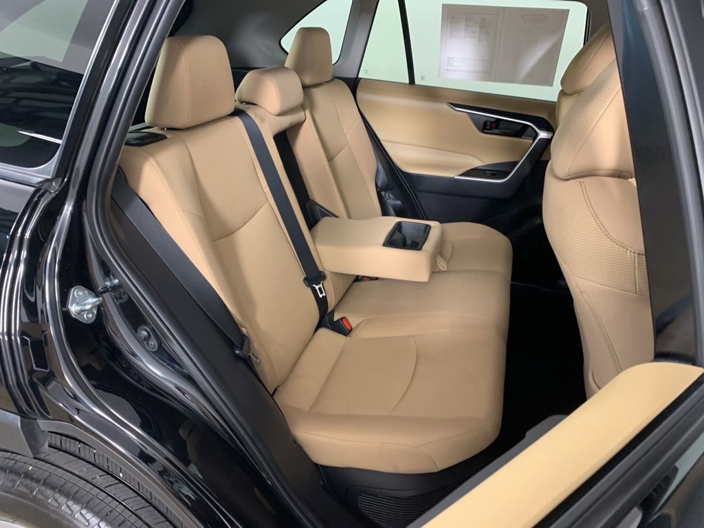 Used 2021 Toyota RAV4 LE image 34