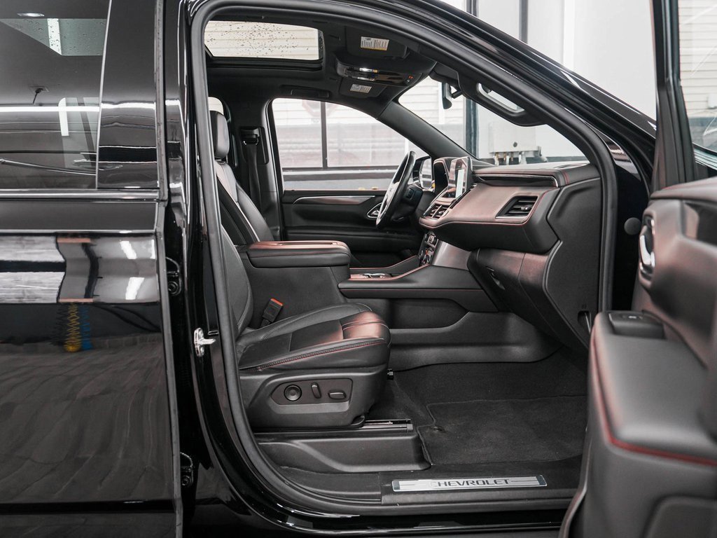 Used 2022 Chevrolet Suburban RST w/ Sport Performance Package image 38