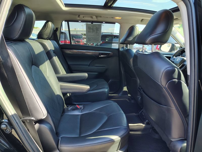 Used 2022 Toyota Highlander Platinum AWD/4WD image 20