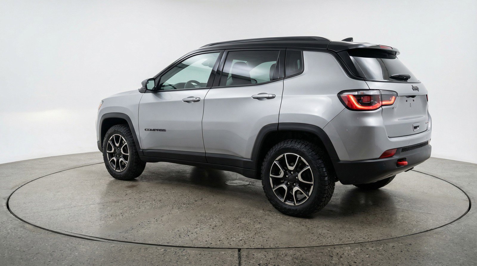 Used 2025 Jeep Compass Trailhawk image 6