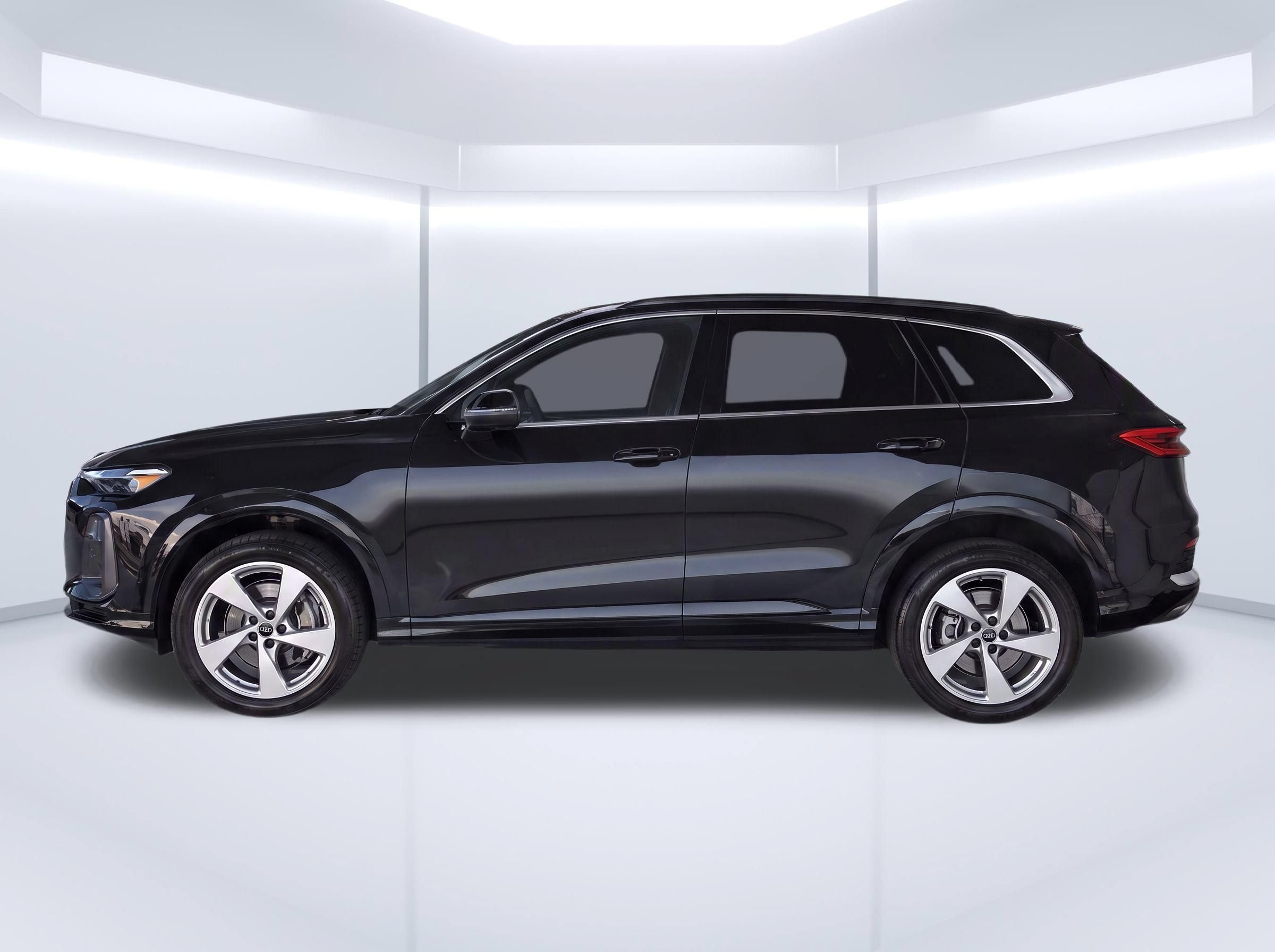 Certified 2025 Audi Q5 Premium Plus w/ Premium Plus AWD/4WD image 6