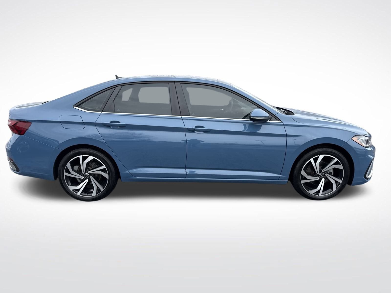 Certified 2025 Volkswagen Jetta SEL image 7