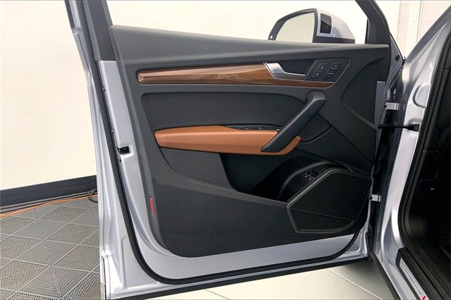 Certified 2024 Audi Q5 e Premium w/ Convenience Package image 23