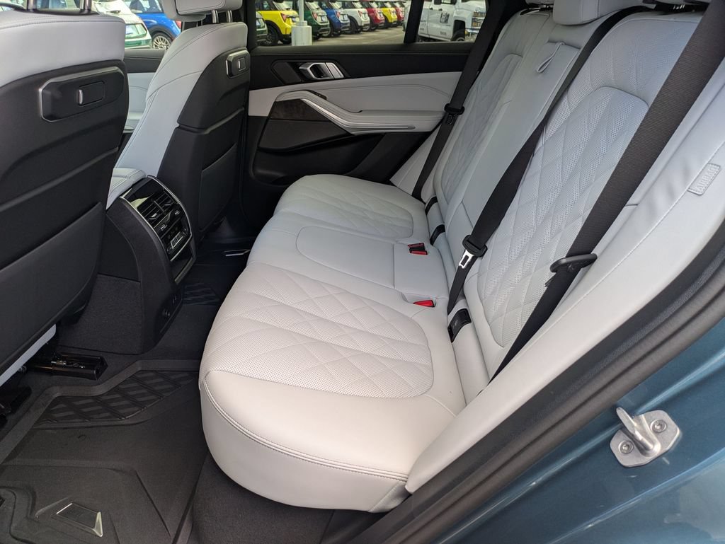 Used 2025 BMW X5 sDrive40i w/ Climate Comfort Package RWD image 21