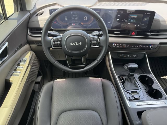 Used 2025 Kia Carnival EX FWD image 19