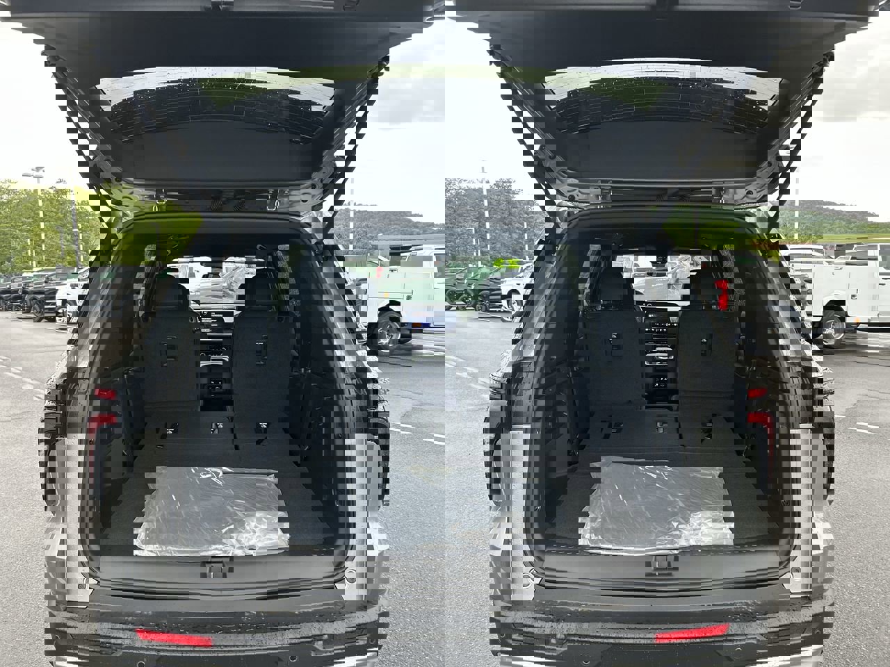 Used 2025 Chevrolet Traverse LT w/ Driver Confidence Package AWD/4WD image 18