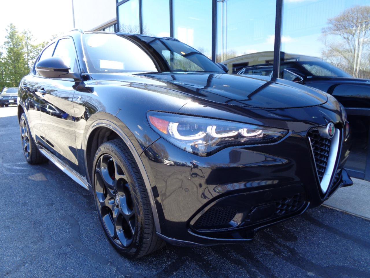 Used 2024 Alfa Romeo Stelvio Ti w/ Performance Driving Package AWD/4WD image 3