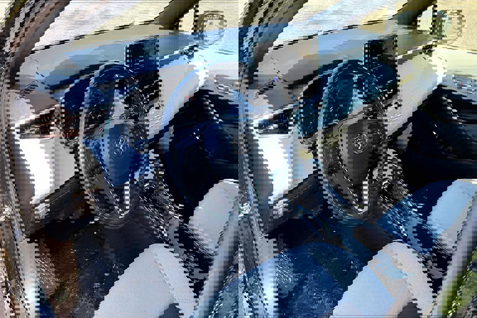 Used 2024 Toyota Corolla SE w/ SE Package FWD image 17