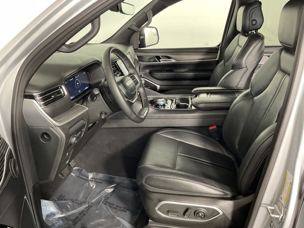 Used 2024 Jeep Wagoneer Series III w/ Flexible Seating Group image 18