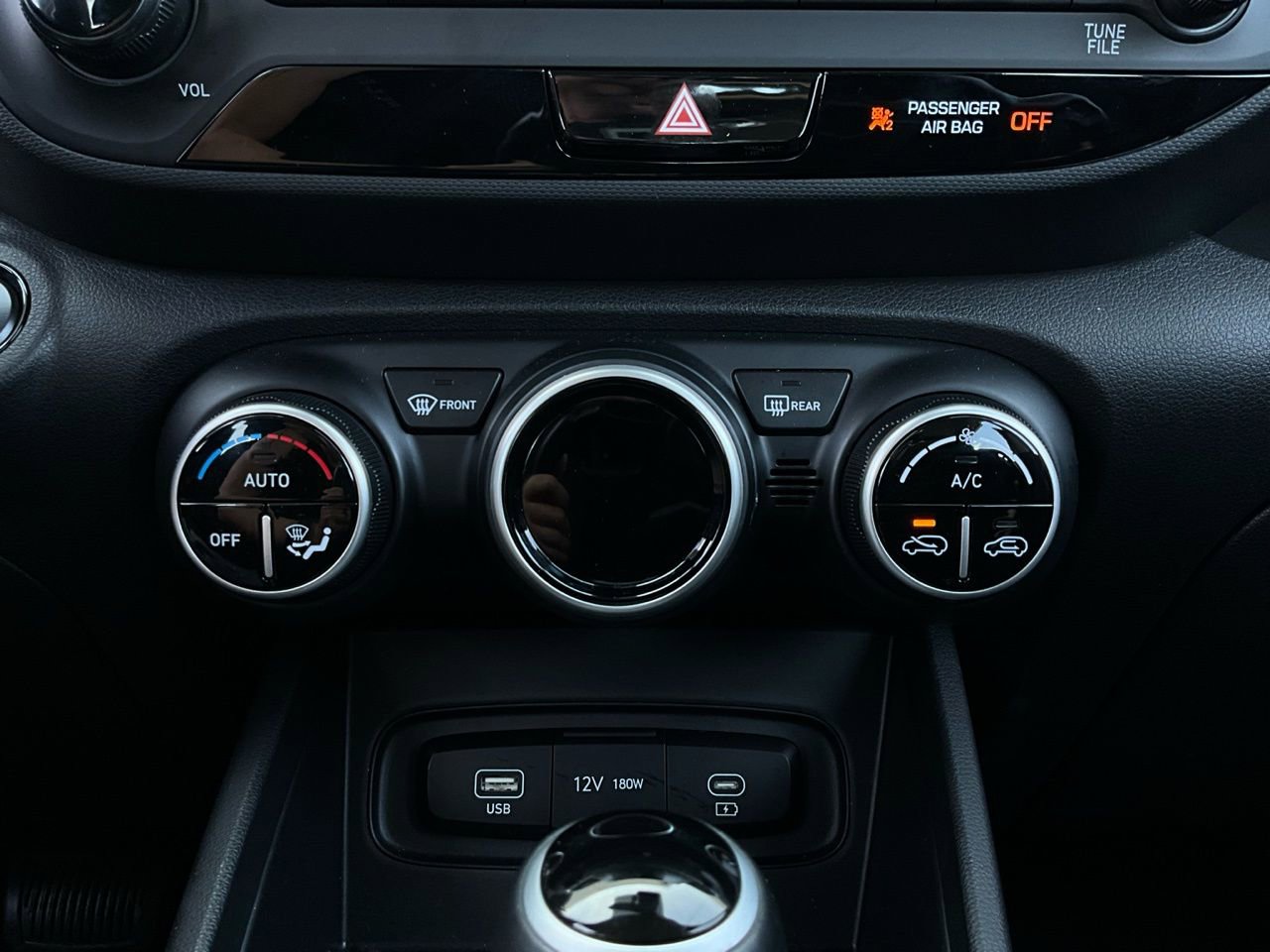 Used 2025 Hyundai Venue SEL image 27