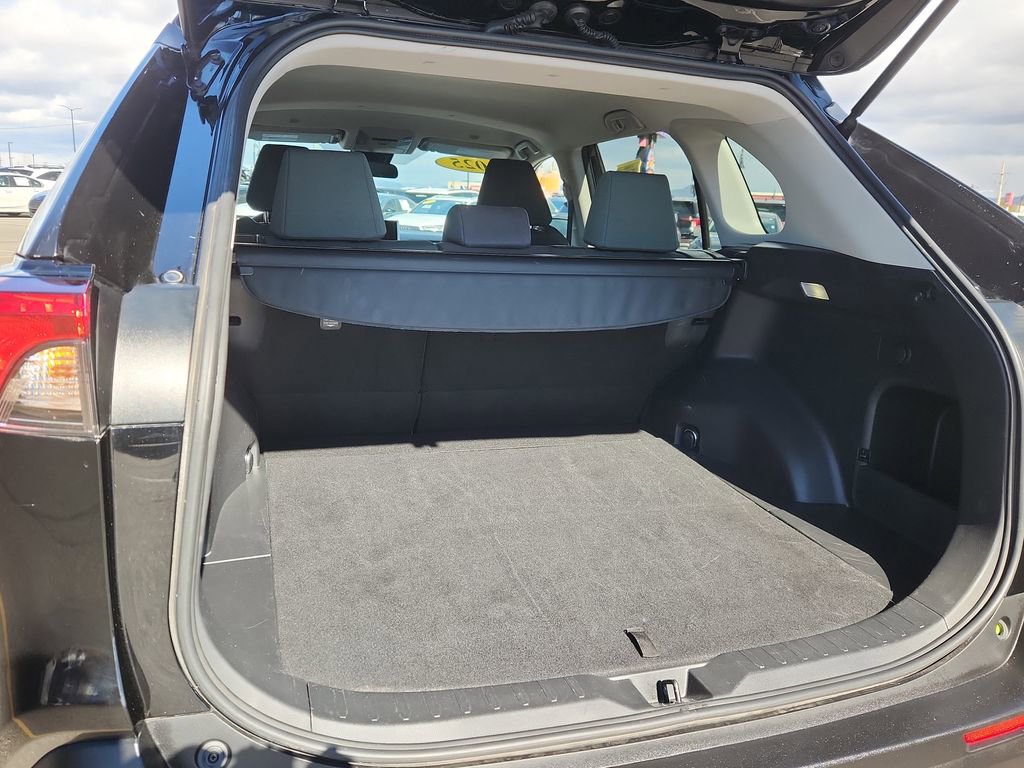 Used 2025 Toyota RAV4 XLE image 12