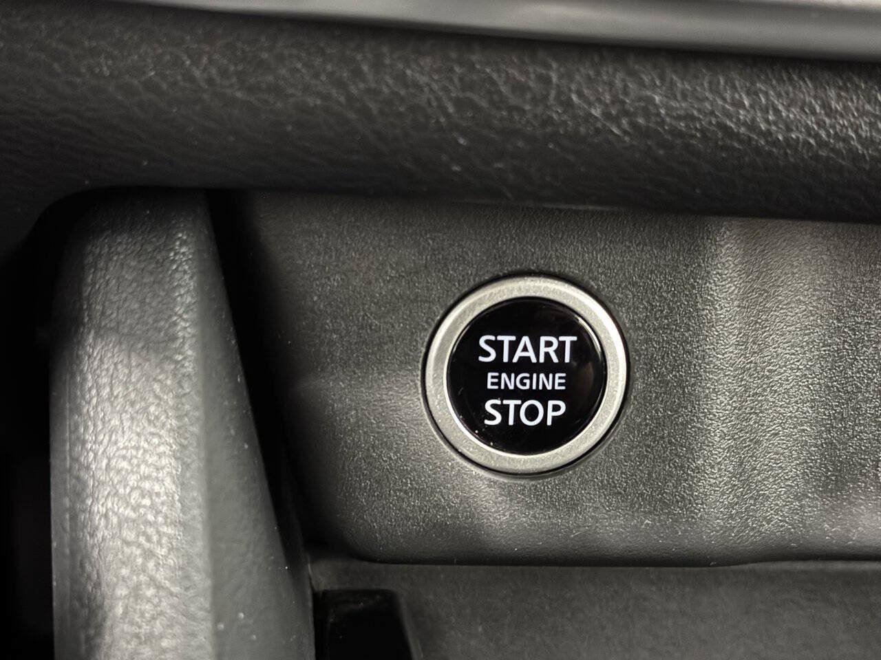 Used 2021 Nissan Rogue S AWD/4WD image 27