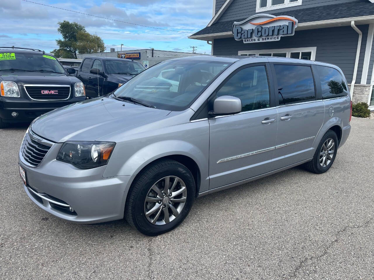 Used 2015 Chrysler Town & Country S