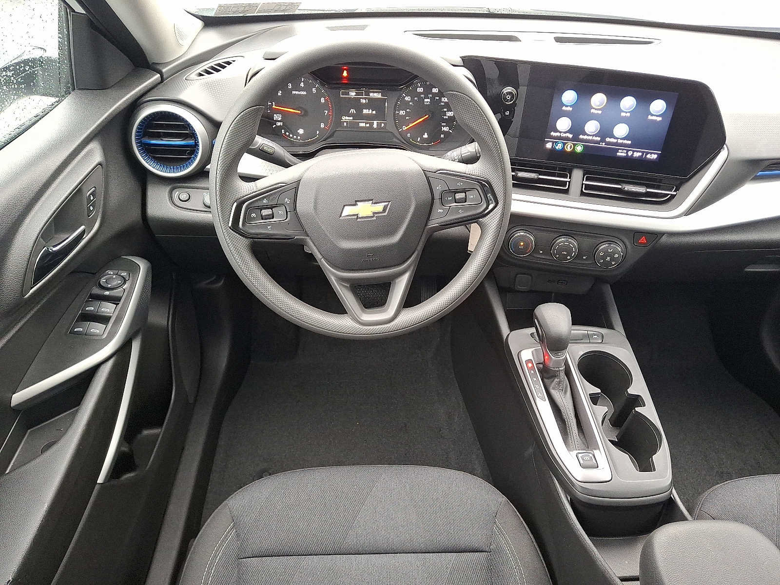 Used 2025 Chevrolet Trax LS w/ LS Convenience Package FWD image 11