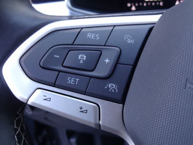 Used 2025 Volkswagen Taos SE FWD image 18