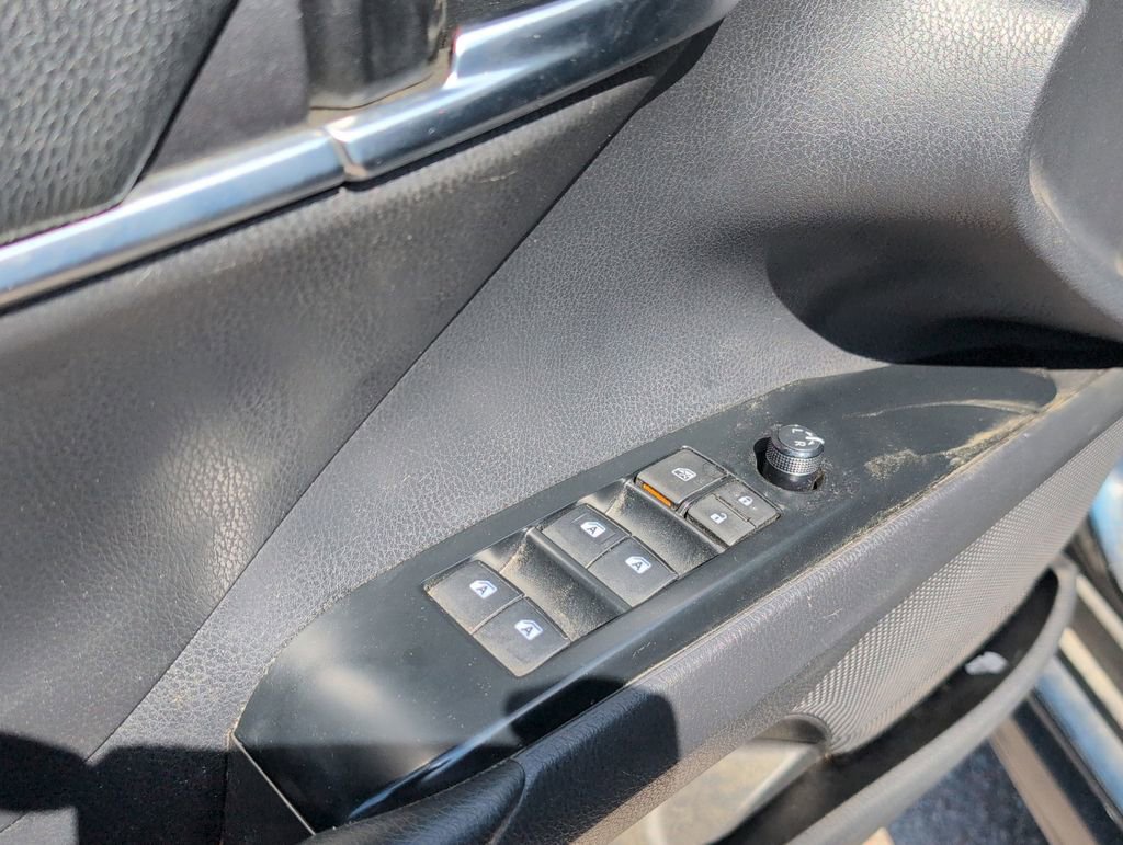 Used 2019 Toyota Camry SE FWD image 9