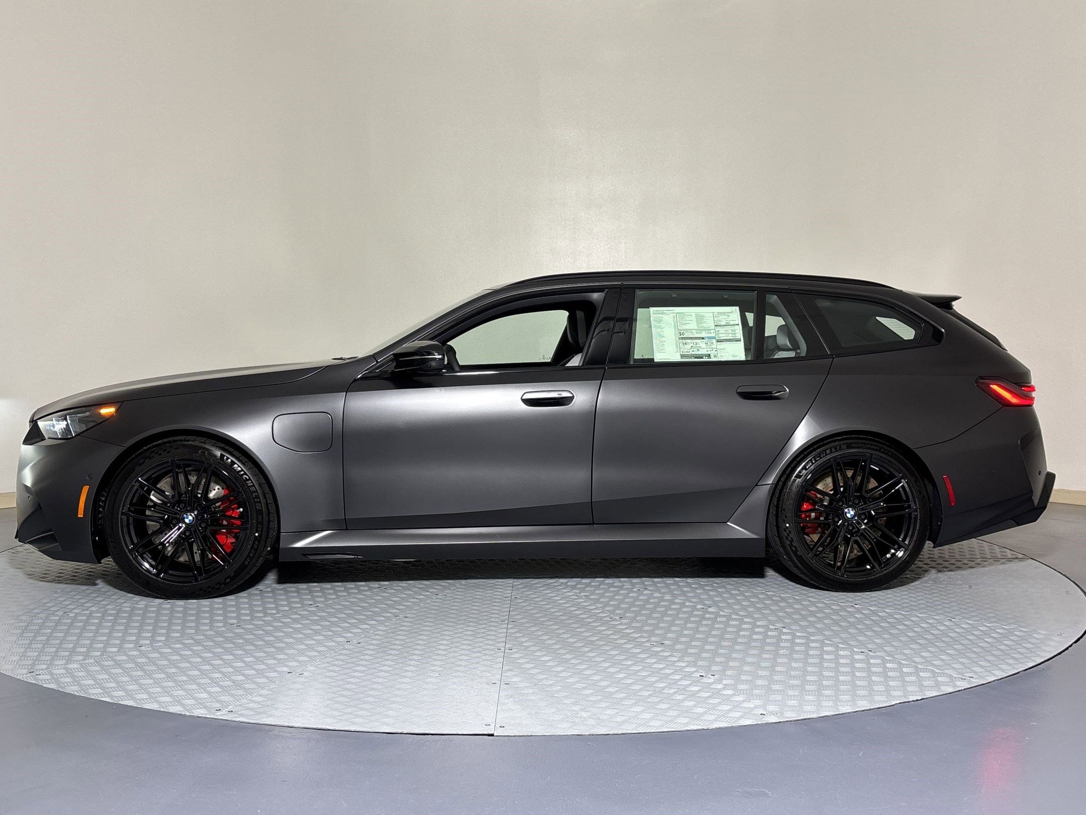 New 2027 BMW M5 Touring AWD/4WD image 2