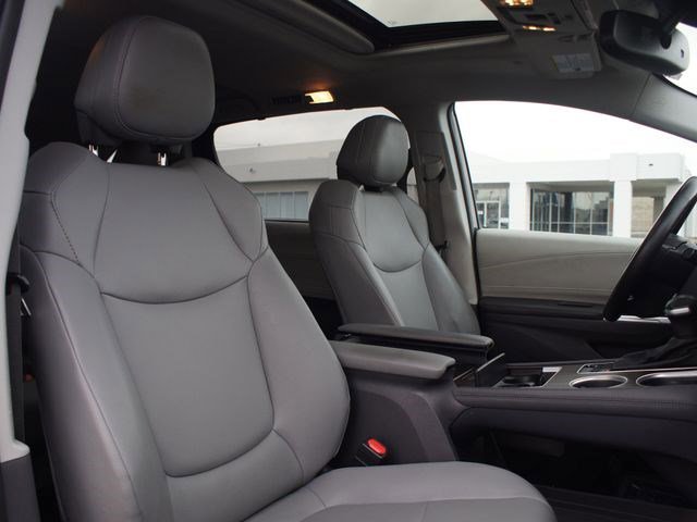 Used 2023 Toyota Sienna XLE image 22