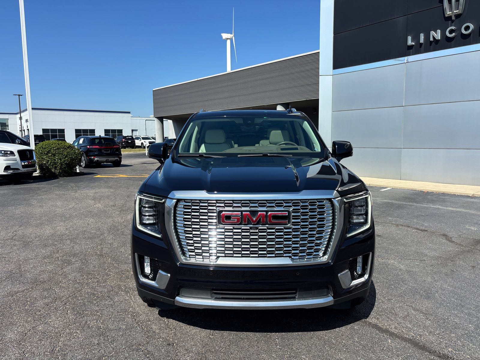 Used 2021 GMC Yukon Denali w/ Denali Premium Package image 2