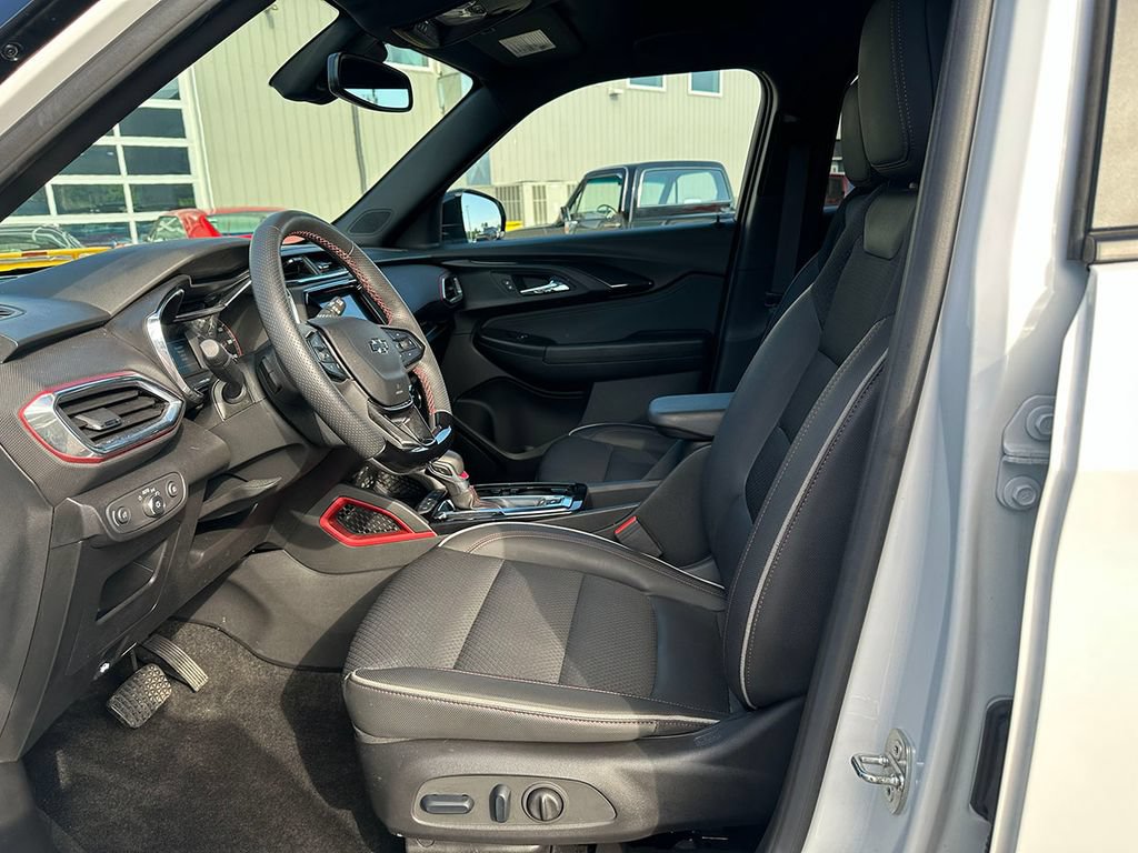Used 2023 Chevrolet TrailBlazer RS w/ Convenience Package FWD image 17