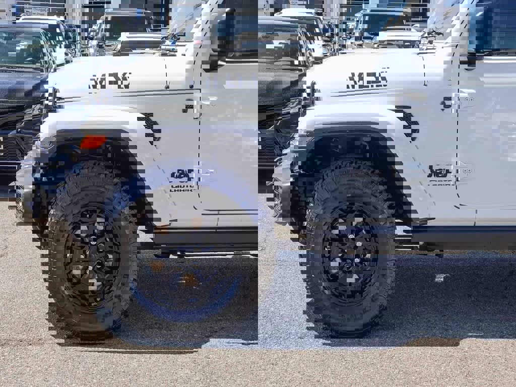 Certified 2022 Jeep Gladiator Sport image 9