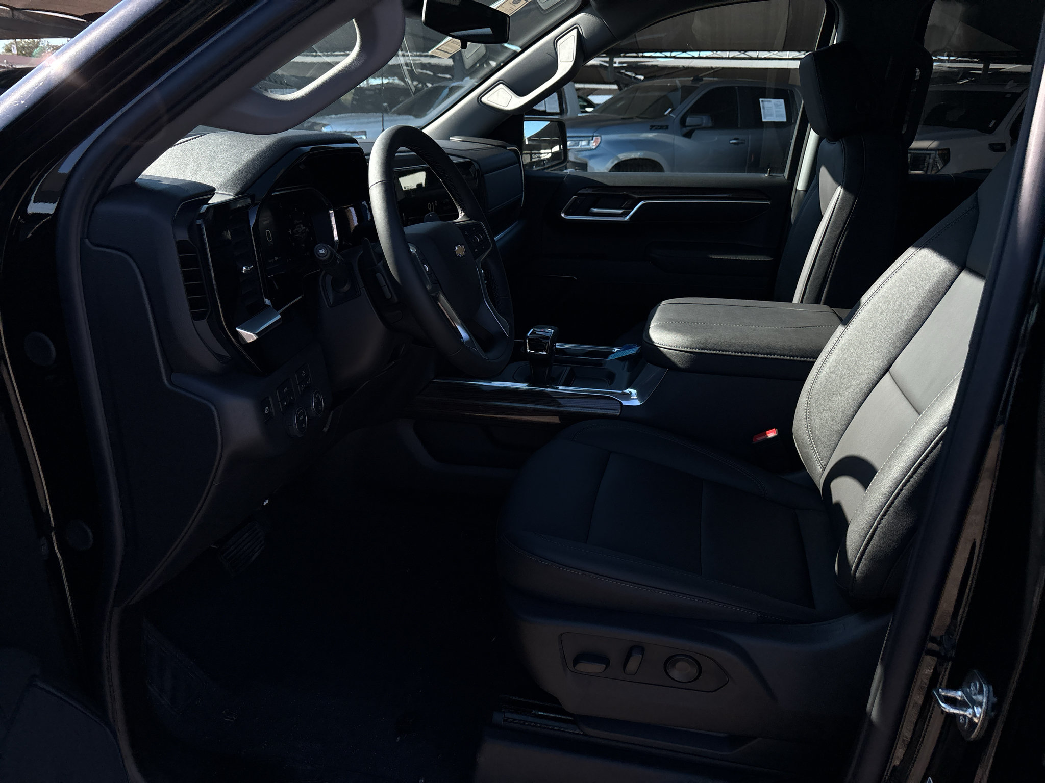 New 2026 Chevrolet Silverado 1500 LT w/ Leather Package AWD/4WD image 6