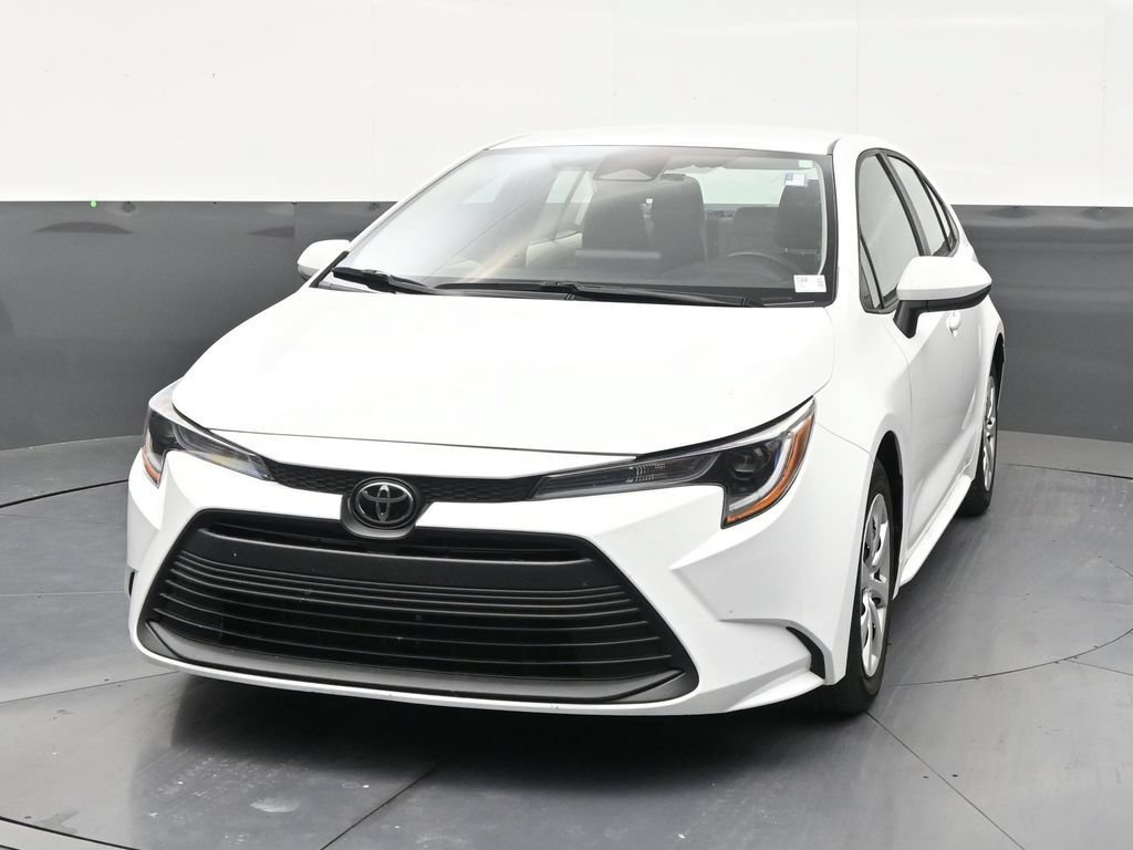 Used 2025 Toyota Corolla LE FWD image 8