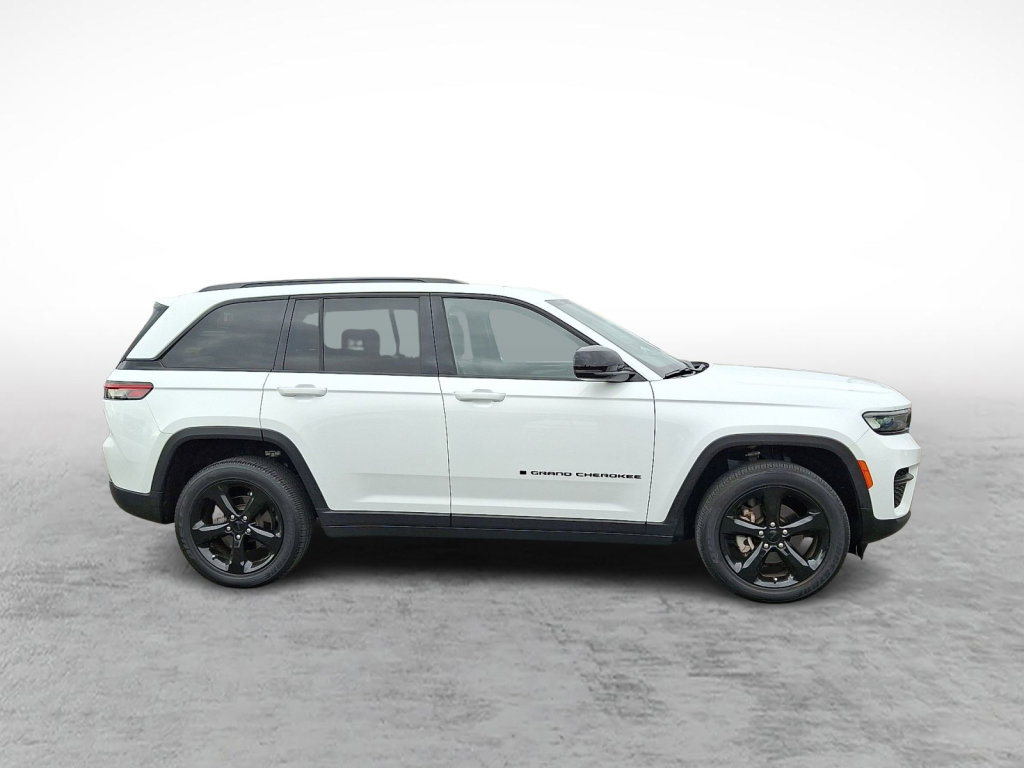 Certified 2023 Jeep Grand Cherokee Altitude AWD/4WD image 5
