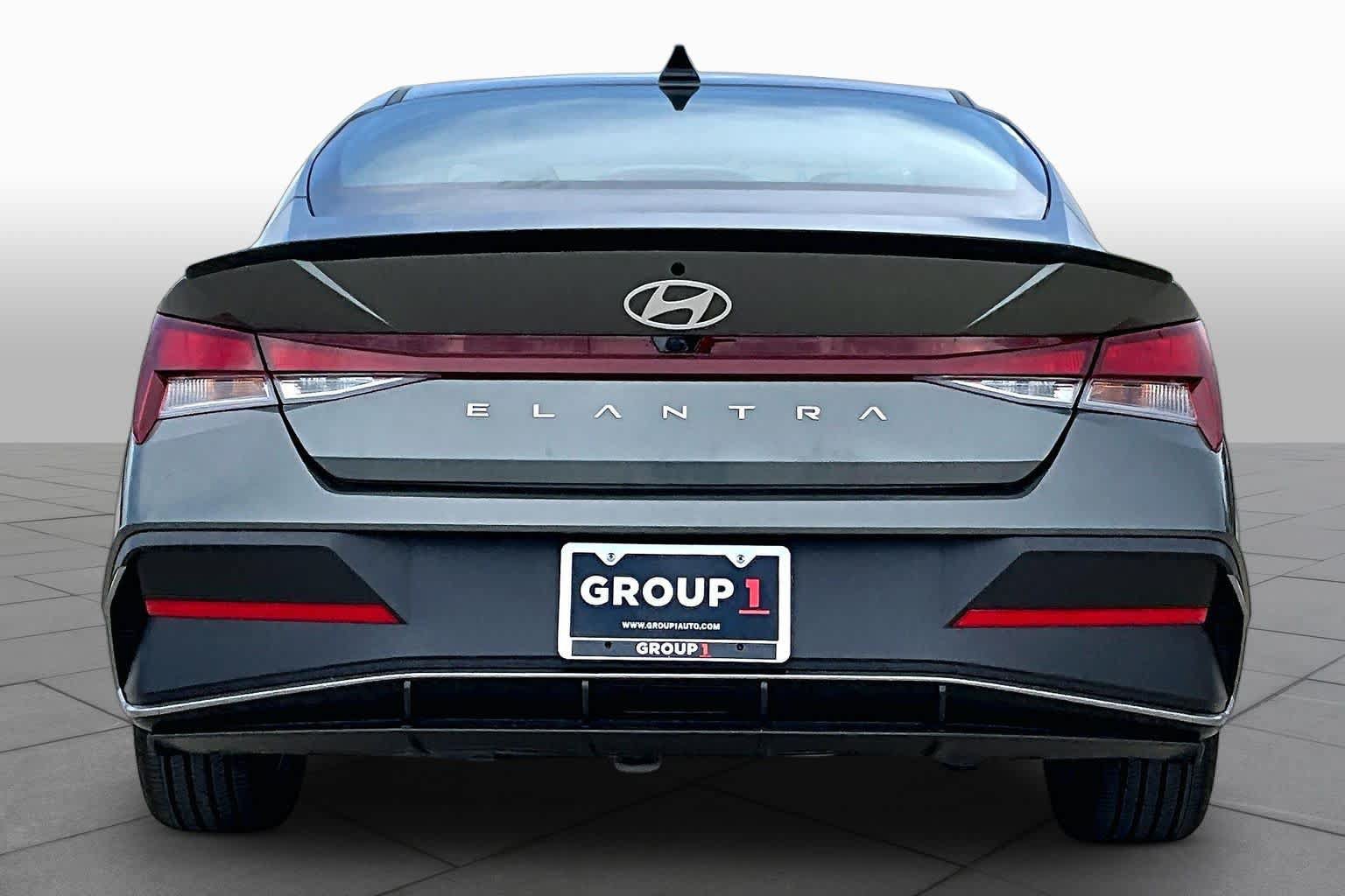 Used 2025 Hyundai Elantra Sport FWD image 5