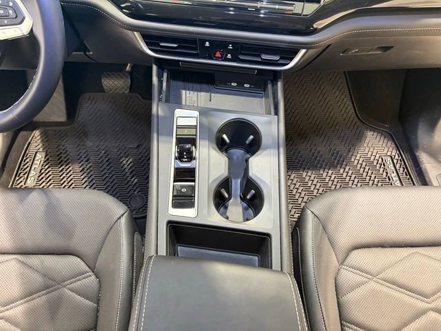 Used 2025 Volkswagen Atlas SE image 26