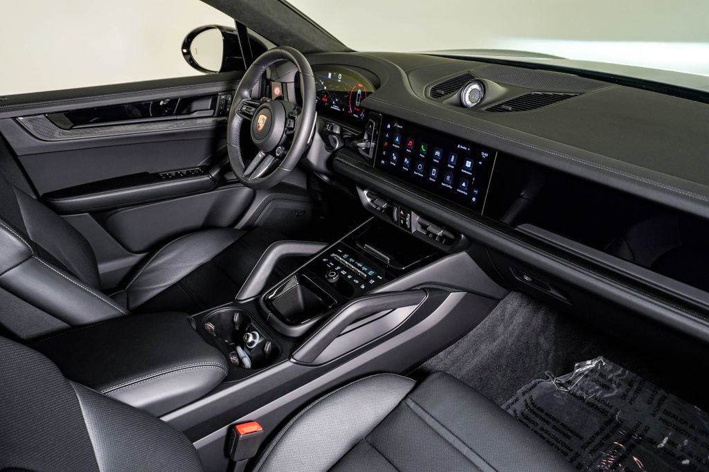 Certified 2025 Porsche Cayenne GTS AWD/4WD image 14