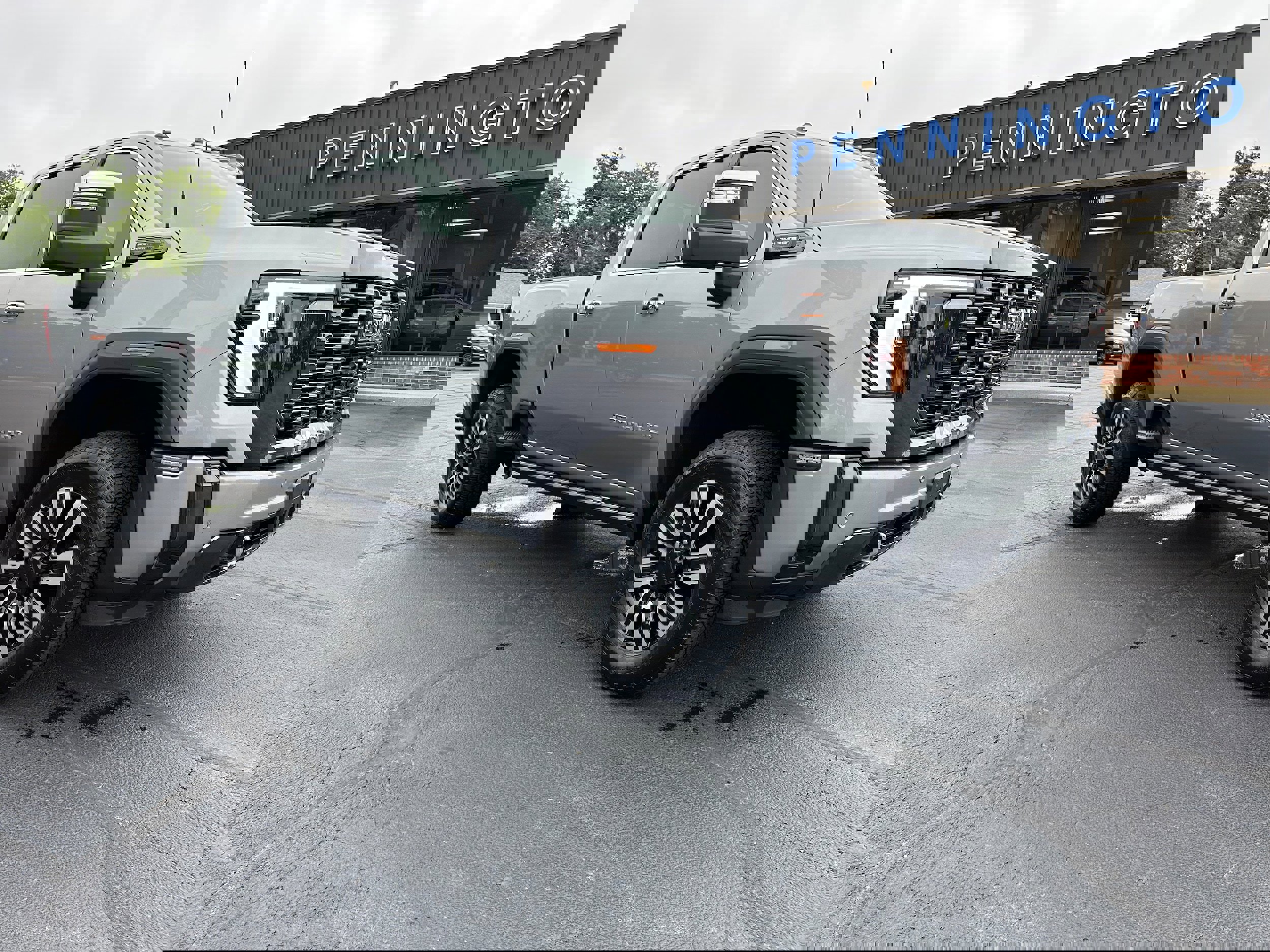 Used 2024 GMC Sierra 2500 Denali Ultimate image 1