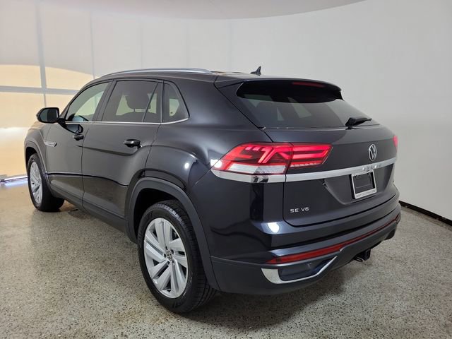 Used 2022 Volkswagen Atlas Cross Sport SE image 3