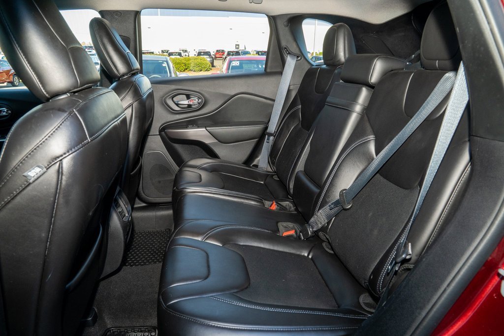 Used 2019 Jeep Cherokee Latitude Plus w/ Comfort/Convenience Group image 8