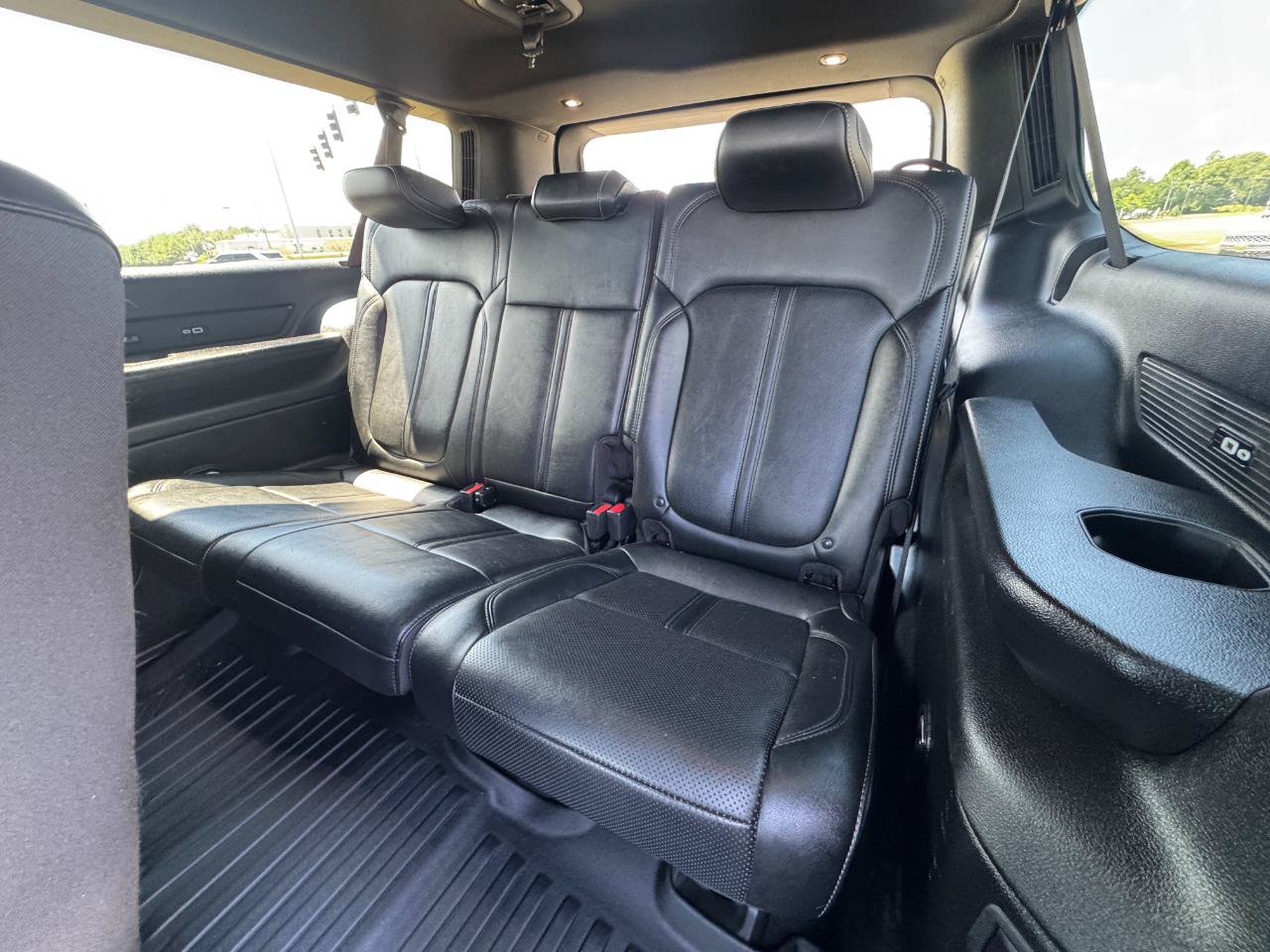 Used 2024 Jeep Wagoneer L Series II RWD image 23