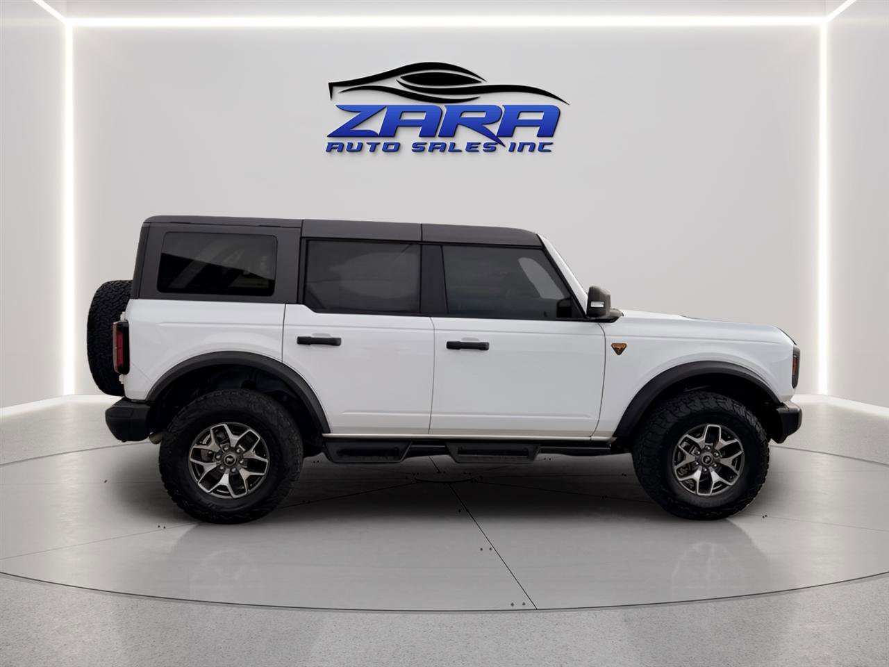 Used 2023 Ford Bronco Badlands image 7