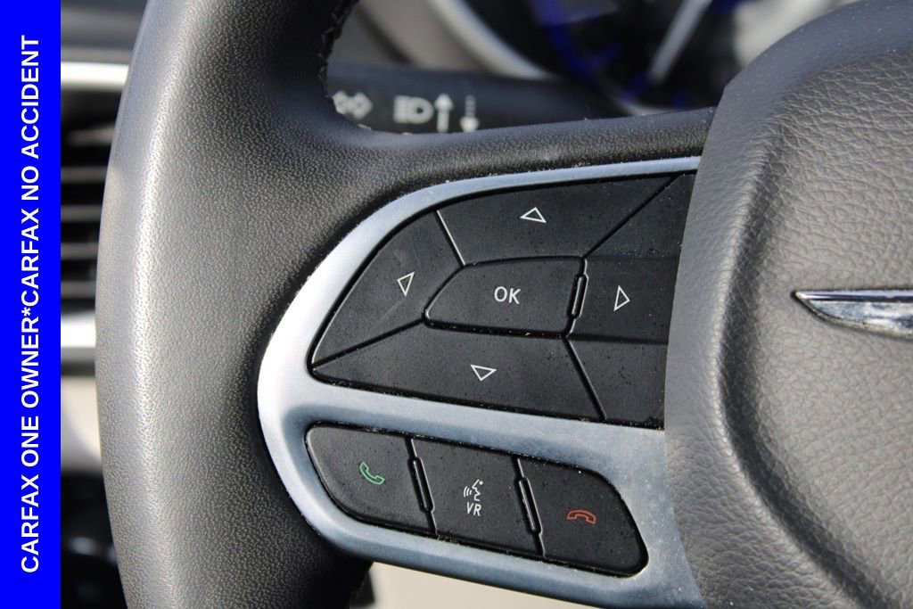 Used 2023 Chrysler Pacifica Touring-L image 31