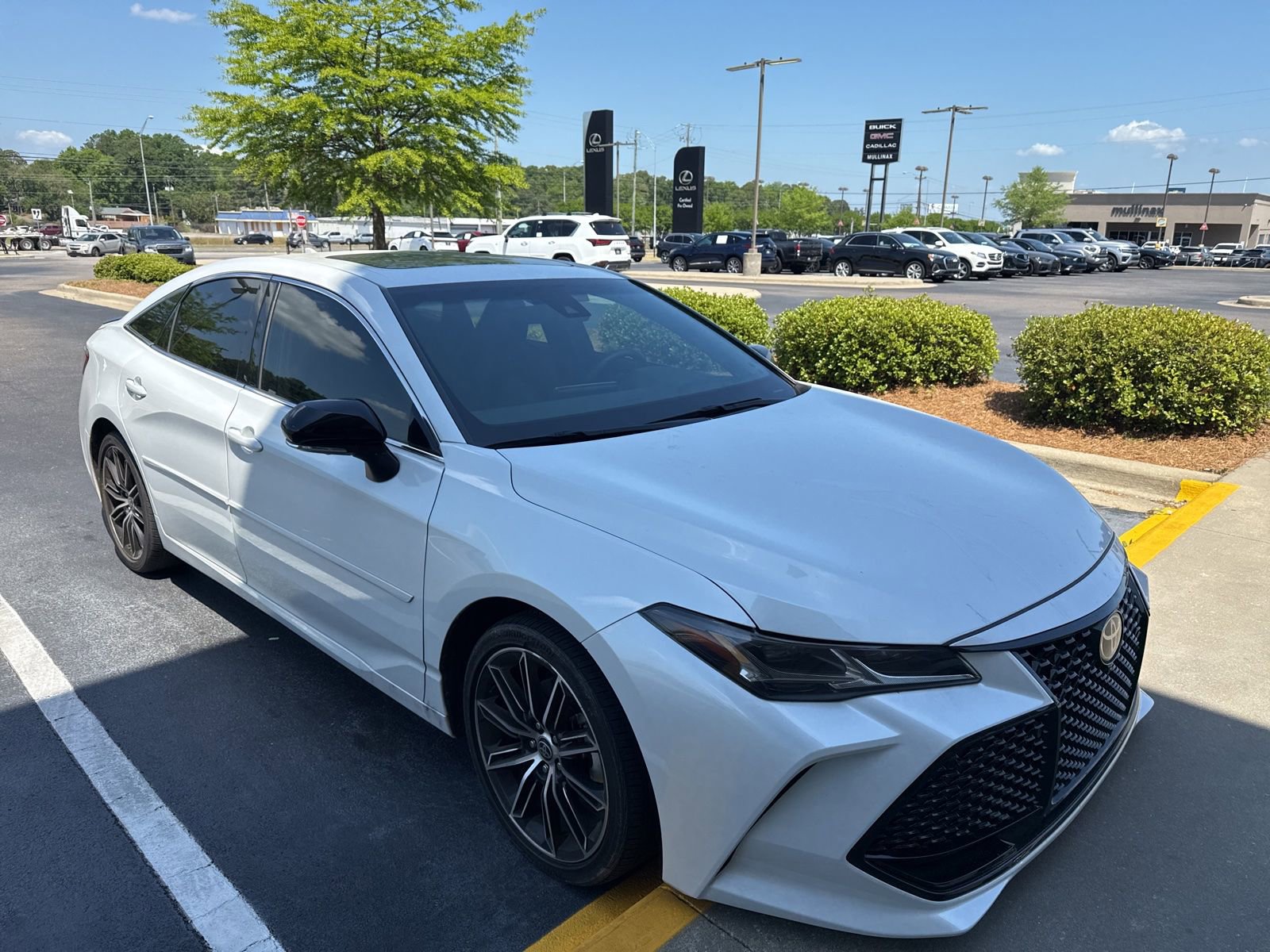 Used 2022 Toyota Avalon Touring w/ Advanced Safety Package image 1