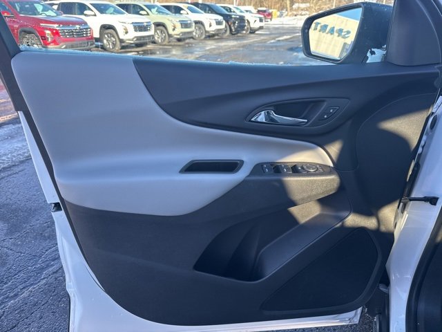 Used 2023 Chevrolet Equinox LS w/ LS Convenience Package image 9