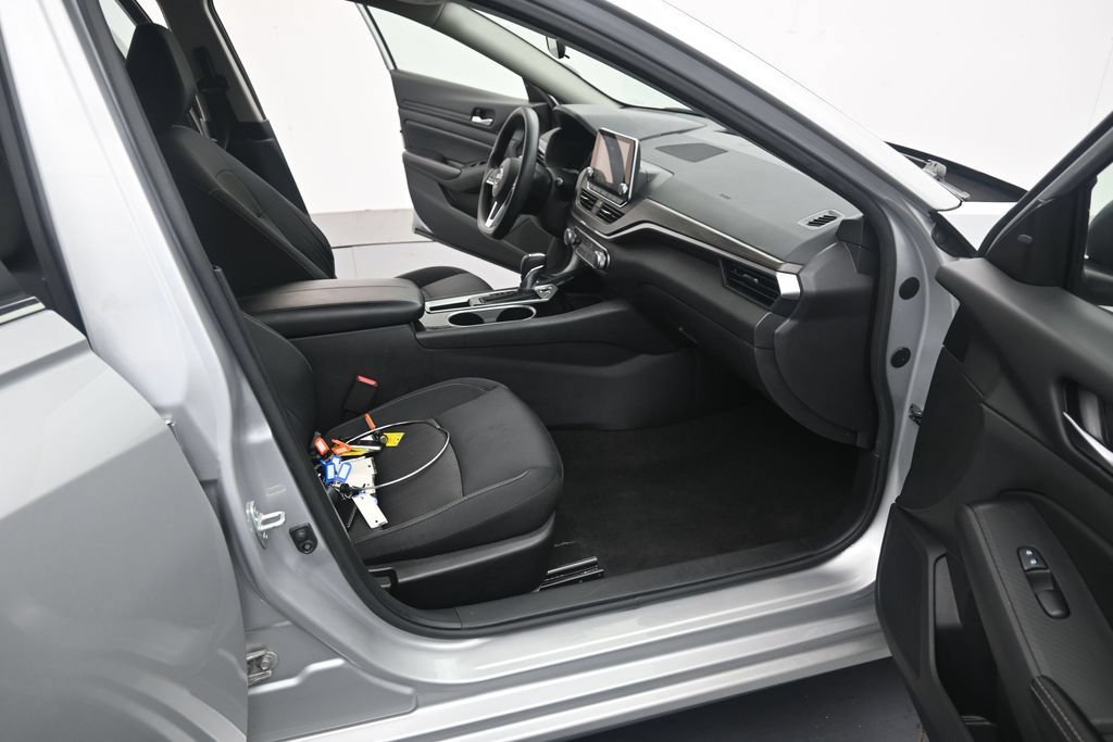 Used 2024 Nissan Altima 2.5 SV FWD image 19