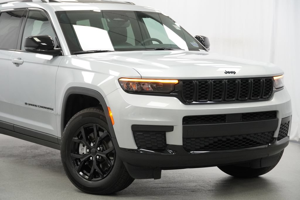 Certified 2024 Jeep Grand Cherokee L Altitude AWD/4WD image 3